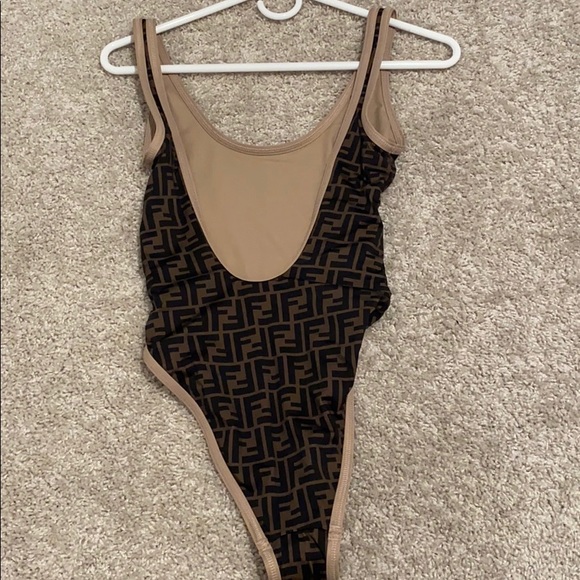 ❌SOLD❌ Reversible Fendi one-piece swimsuit 100% A - Picture 7 of 13